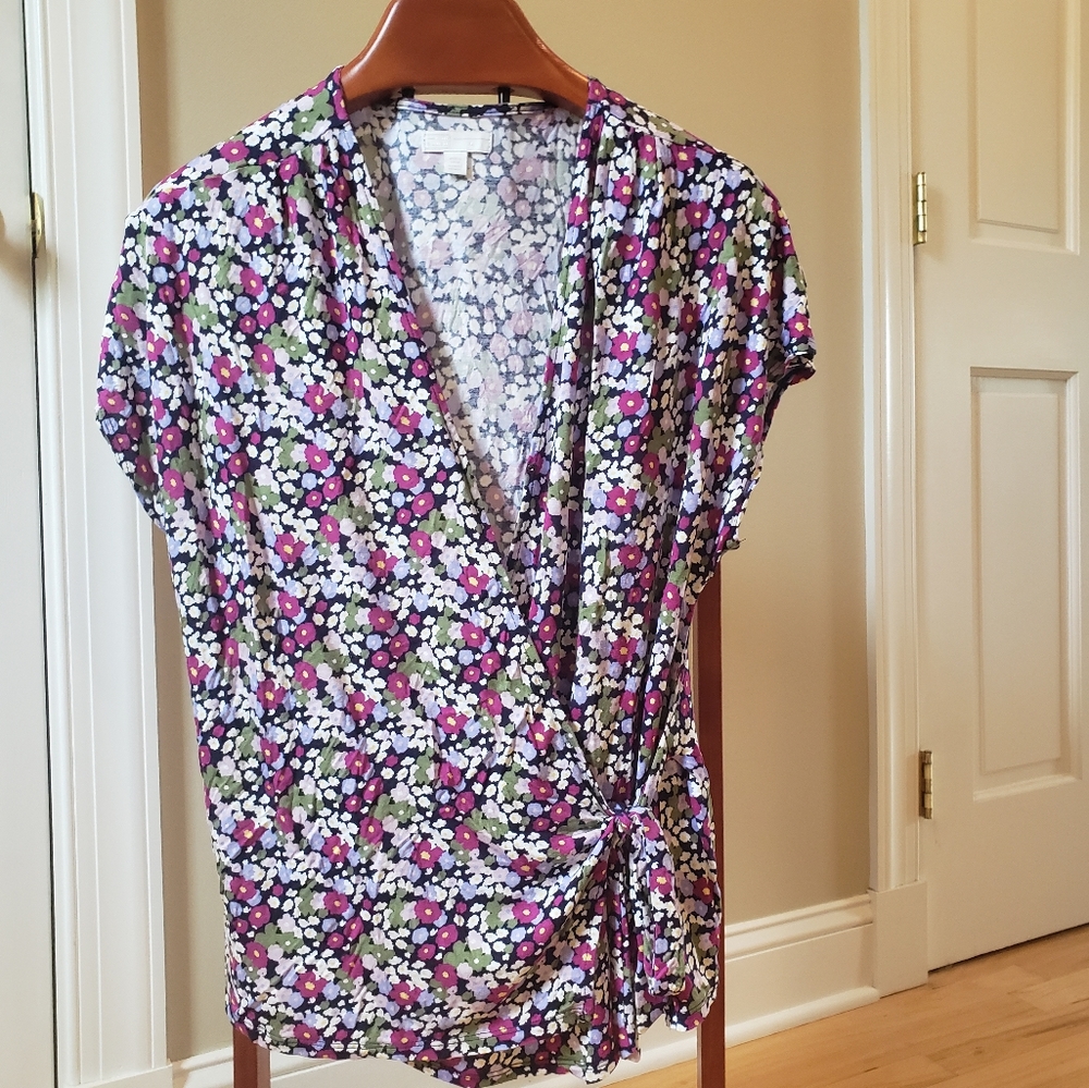 14th and Union floral wrap top